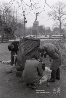 Wzniesienie pomnika Konstytucji 3 maja na placu Litewskim w Lublinie