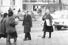 Przechodnie na Krakowskim Przedmieściu w Lublinie