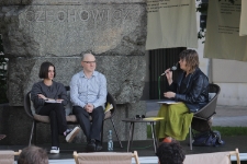 Miasto Poezji 2025 &ndash; Czas na poezję - swoje wiersze czytają: Julia Fiedorczuk, Justyna Kulikowska, Daniel Odija