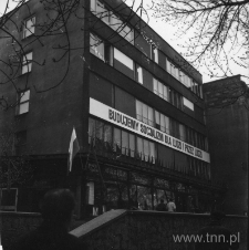 Dekoracja budynku WSS &bdquo;SPOŁEM&rdquo; przy ulicy M. Buczka 5 w Lublinie