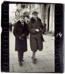 Studenci KUL przy gmachu Poczty Gł&oacute;wnej na Krakowskim Przedmieściu w Lublinie