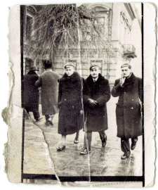 Studenci KUL na Krakowskim Przedmieściu w Lublinie (na wysokości Pałacu Morskich)