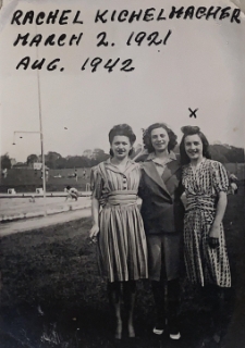 Ruchla (Rachel) Kichelmacher z przyjaci&oacute;łkami