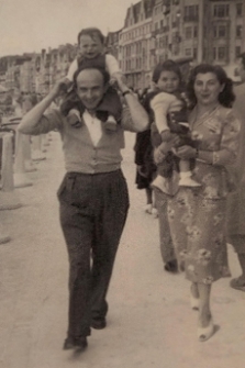 Bertha (Bella) i Icek Moszek (Isaac Morris) Kichelmacherowie (Kay) z bliźniętami Lucienne i Henrim Marcelem