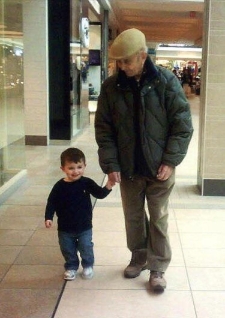 Icek Moszek Kichelmacher (Isaac Morris Kay) z prawnukiem