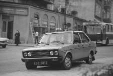 Fiat 131 Mirafiori na ulicy Lubartowskiej w Lublinie (ul. Rady Delegat&oacute;w)