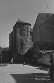 Podw&oacute;rze przy ulicy Jezuickiej 1/3 w Lublinie ( ul. Trybunalska) &ndash; Baszta P&oacute;łokrągła