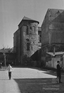 Podw&oacute;rze przy ulicy Jezuickiej 1/3 w Lublinie ( ul. Trybunalska) &ndash; Baszta P&oacute;łokrągła