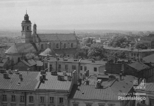 Widok z Bramy Krakowskiej w Lublinie w stronę kościoła pw. Nawr&oacute;cenia św. Pawła