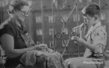 Marek Ptasiński wraz z babcią Marianną