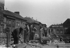 Odbudowa kamienicy przy ulicy Jezuickiej 1/3 (ul. Trybunalska) w 1954 roku w Lublinie