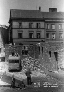 Odbudowa kamienicy przy ulicy Jezuickiej 1/3 (ul. Trybunalska) w 1954 roku w Lublinie
