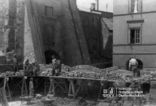 Odbudowa kamienicy przy ulicy Jezuickiej 1/3 (ul. Trybunalska) w 1954 roku w Lublinie