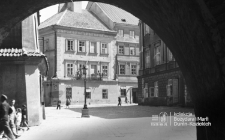 Widok spod Bramy Rybnej w stronę Rynku Starego Miasta w Lublinie