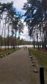 Fragment upamiętnienia na terenie Muzeum i Miejsca Pamięci w Sobiborze