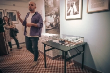 Foto. J. Trembecki &ndash; wystawa fotografii (wernisaż wystawy)