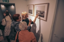 Foto. J. Trembecki &ndash; wystawa fotografii (wernisaż wystawy)