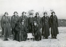 Grupowa fotografia wojskowa