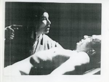 Fotografia z przedstawienia &bdquo;Świętokradztwo&rdquo; Teatru Scena 6