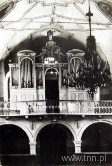 Chór muzyczny i organy w kościele parafilanym w Turobinie