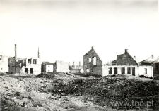 Mury wypalonych dom&oacute;w w Janowie Lubelskim