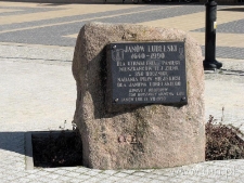 Obelisk upamiętniający nadanie praw miejskich Janowowi Lubelskiemu