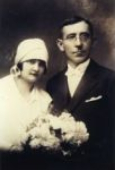 Emilia i Piotr Czechońscy, przechowujący Szlomę Gorzyczańskiego. Zdjęcie ślubne
