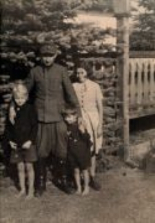 Lidia Hobbs (Damm) with her adopted siblings and Edward Trzeciak. Occupation time