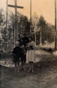 Lidia Damm z Eufrozyną Trzeciak i przybranym rodzeństwem