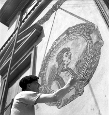 Malowanie sgraffitta na Kamienicy Klonowica w Lublinie