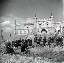 Prace porządkowe wokół Zamku Lubelskiego