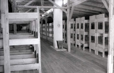 Wnętrze baraków na terenie byłego obozu koncentracyjnego na Majdanku