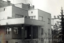 Dom na rogu ulica Głowackiego i Księżycowej