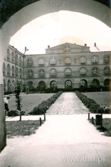 Dziedziniec Katolickiego Uniwersytetu Lubelskiego