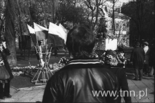 3 Maja 1982 roku pod pomnikiem Konstytucji 3 Maja na Placu Litewskim