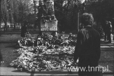 3 Maja 1982 roku pod pomnikiem Konstytucji 3 Maja na Placu Litewskim