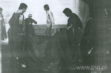 Scena ze spektaklu "Ład"