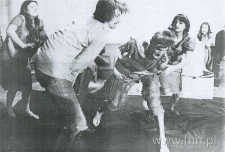 Scena ze spektaklu "Ład"