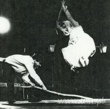 Scena ze spektaklu "Wiosna lud&oacute;w"