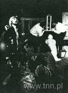 Scena ze spektaklu "Wiosna lud&oacute;w"