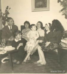 A. Langfus z rodziną i sąsiadami - Nagroda Goncourt&oacute;w