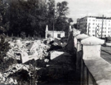 Rozbiórka domu strzeleckiego - w czasie rozbiórki