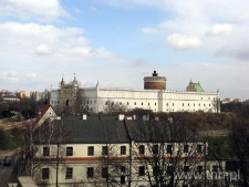 Widok na Zamek z Placu po Farze