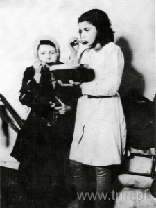 Ukrywające się dziewczynki