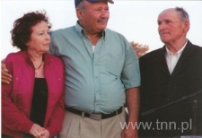 J&oacute;zef Szajner z uratowanym i jego żoną