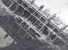 Most przy ulicy Fabrycznej w Lublinie, betonowanie przycz&oacute;łka. Fotografia