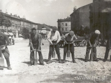 Krakowskie Przedmieście w Lublinie w czasie regulacji. Fotografia