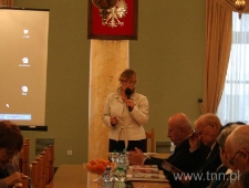 Prof. Elżbieta Przesmycka otwiera konferencję "Architektura bez granic. Granice Modernizmu"