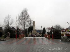 Pomnik na Rynku w Goraju