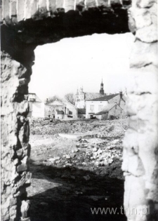 Widok na kościół w Janowie Lubelskim